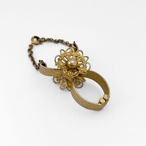 Vintage 1950’s Gold Tone Filigree Glove Clip Holder